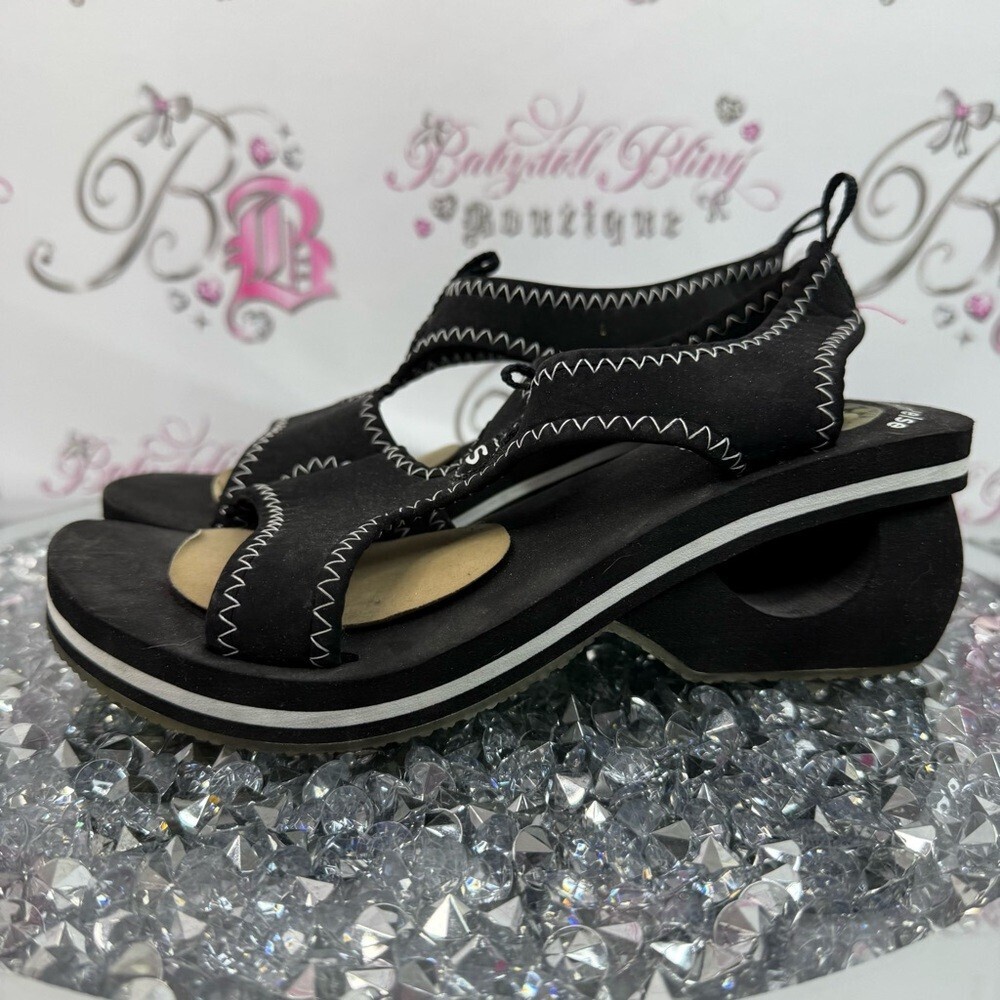 Skechers sandals somethin’else from sketchers soft Black and White Sandals